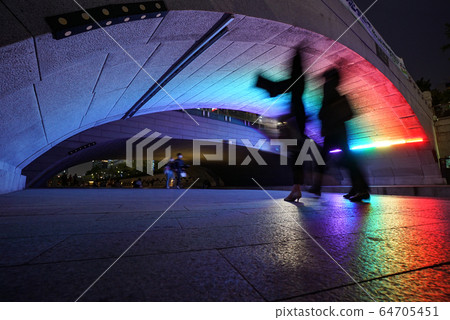 Seoul Cheonggyecheon Evening Walk Seoul Cheonggyecheon Evening Walk 64705451