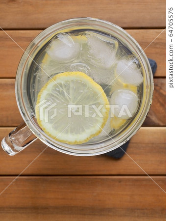 夏季清涼飲料檸檬冰茶,檸檬水 夏季清涼飲料檸檬冰茶,檸檬水 64705576