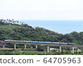 台灣火車在海上奔跑 64705963