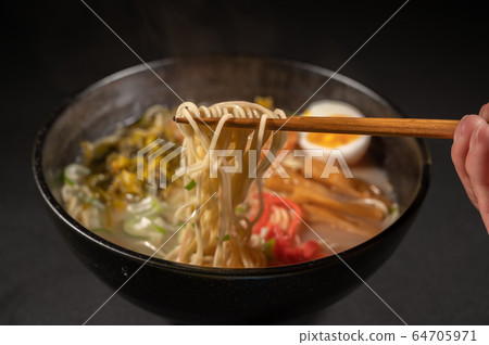 Hakata ramen 64705971