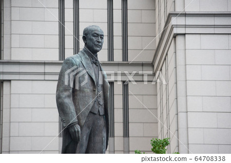 Bronze statue of Inoue Masaru 64708338