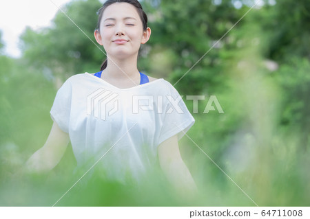 Woman Park Yoga 64711008