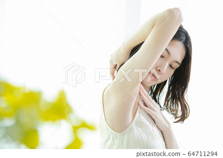 Female beauty beauty 64711294