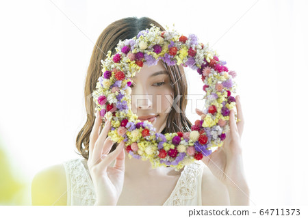 婦女鮮花插花手工製作 64711373