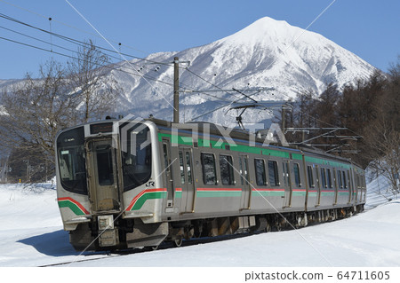 E721 series ordinary trains running on the Banetsu West Line 64711605