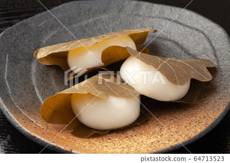 Kashiwamochi Kashiwamochi 64713523