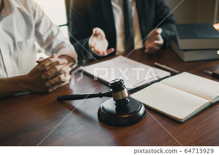 Lawyer explained to the client about the law that 64713929