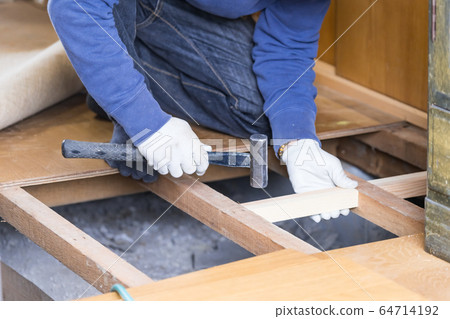 Floor work Work to insert square timber with a hook Floor work Work to insert square timber with a hook 64714192