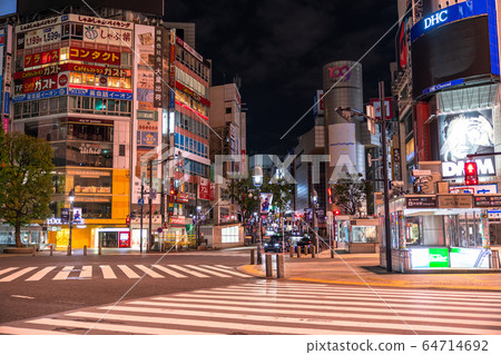 "Tokyo" Shibuya, a self-restraint mood where people disappeared Tokyo 64714692