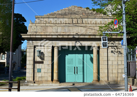 Entrance and exit of Museum Zoo Station (photographed in April 2020) Entrance and exit of Museum Zoo Station (photographed in April 2020) 64716369