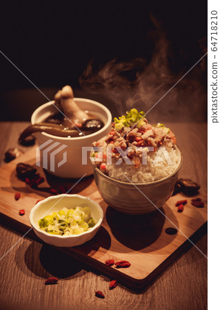 台灣滷肉飯 64718210