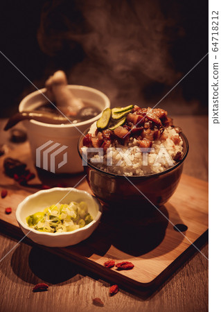 台灣滷肉飯 台灣滷肉飯 64718212