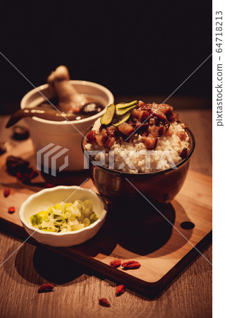 台灣滷肉飯 台灣滷肉飯 64718213