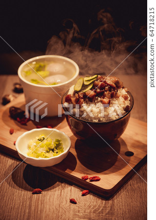 台灣滷肉飯 64718215