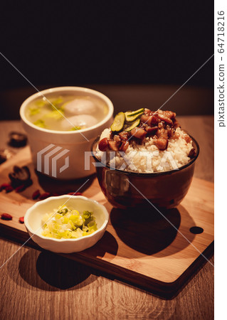 台灣滷肉飯 64718216