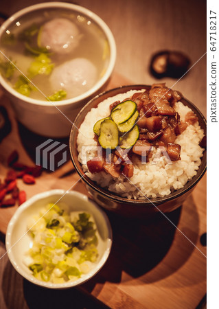 台灣滷肉飯 台灣滷肉飯 64718217