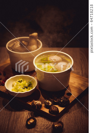 台灣滷肉飯 64718218