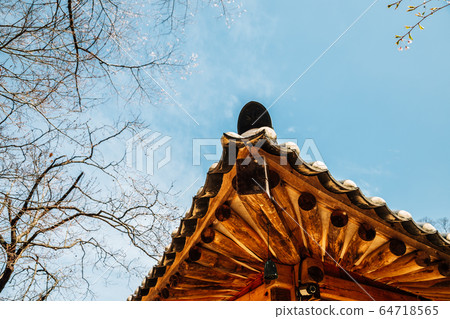 Korean traditional eaves at Gaesimsa Temple in Seosan, Korea Korean traditional eaves at Gaesimsa Temple in Seosan, Korea 64718565