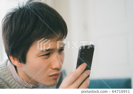 智能手機男學生 64718951