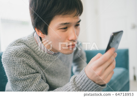 智能手機男學生 64718953