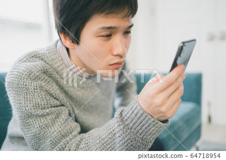 智能手機男學生 64718954