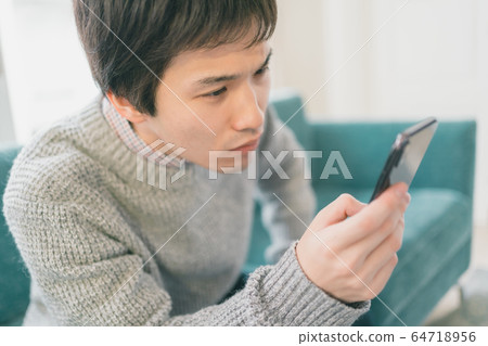 智能手機男學生 64718956