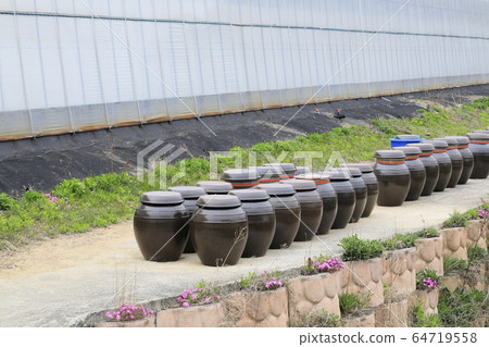 Beautiful scenery with jars 64719558