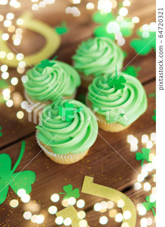 green cupcakes, horseshoes and shamrock green cupcakes, horseshoes and shamrock 64720321