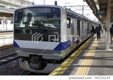 東北本線E531系列在黑磯站停止（中班） 64723235