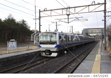 東北本線E531列車在高aku站下車（中途一名） 64723245