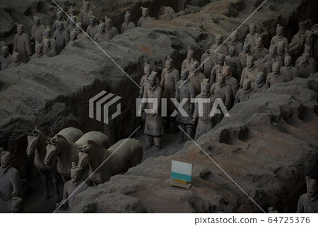 Terracotta Warrior Army in Pit 1 Exhibition with more than 6,000 warriors and horses, Lintong, Xi'an, Shaanxi, China Terracotta Warrior Army in Pit 1 Exhibition with more than 6,000 warriors and horses, Lintong, Xi'an, Shaanxi, China 64725376