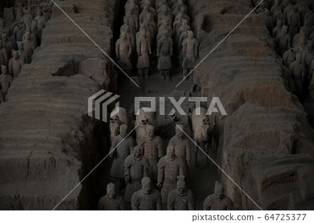 Terracotta Warrior Army in Pit 1 Exhibition with more than 6,000 warriors and horses, Lintong, Xi'an, Shaanxi, China Terracotta Warrior Army in Pit 1 Exhibition with more than 6,000 warriors and horses, Lintong, Xi'an, Shaanxi, China 64725377