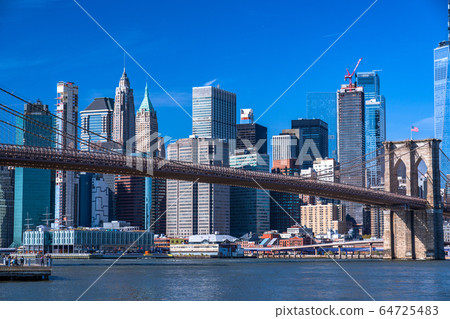 New York Manhattan Skyscrapers and Brooklyn Bridge 64725483
