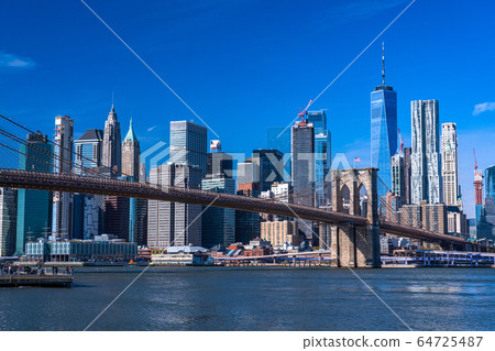 紐約曼哈頓摩天大樓和布魯克林大橋 64725487
