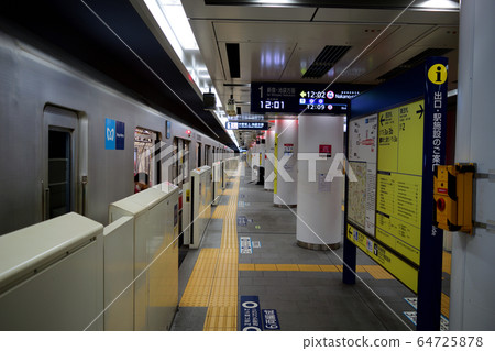 Marunouchi Line Honancho Station Platform 1 64725878