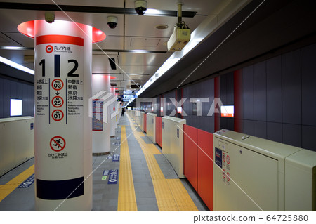 Marunouchi Line Honancho Station Platform 2 64725880