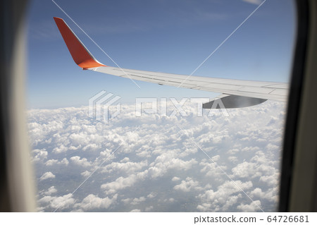 飛機窗雲旅行 64726681