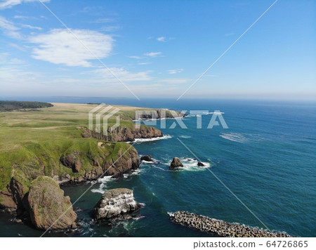 [Hokkaido] Aerial view of drone aerial view of Cape Ochiishi on the Hanasaki Line in the eastern part of Japan | Summer Ochiishi Bay 64726865