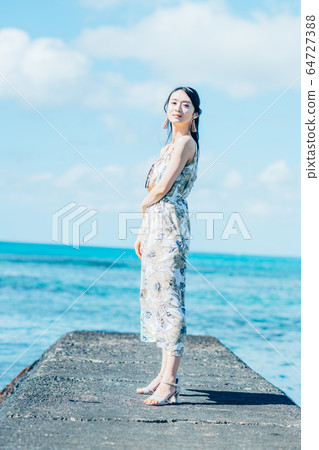 年輕的女士 年輕的女士 64727388