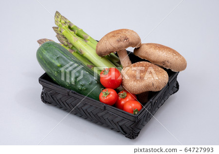 Kaga vegetables, thick cucumber, maitake, medium tomato, Kintokusa 64727993