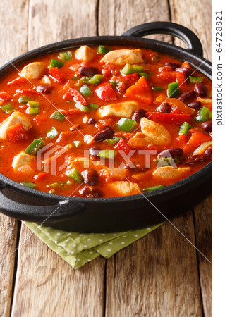 Chicken stew with red beans in hot chili sauce 64728821