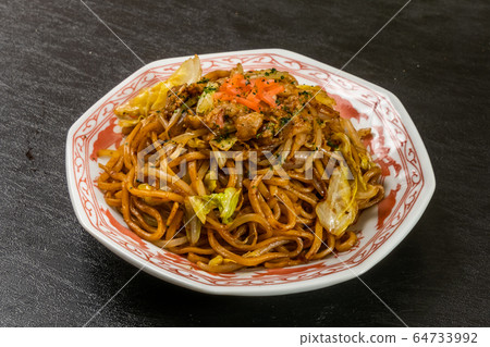 Yakisoba Chow mein noodles dish 64733992