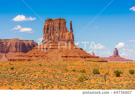 Monument Valley on the border between Arizona and Monument Valley on the border between Arizona and 64736807