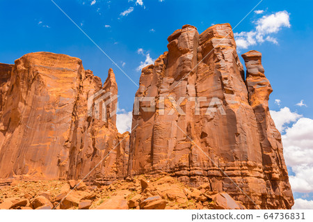 Monument Valley on the border between Arizona and 64736831