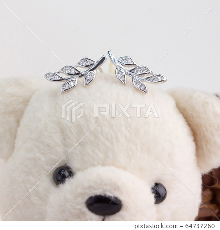 A pair of beautiful 925 sterling silver earrings in the leaves shape decorated with diamonds A pair of beautiful 925 sterling silver earrings in the leaves shape decorated with diamonds 64737260