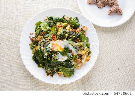 A white plate of delicious Stir-Fried Baegu Leaves A white plate of delicious Stir-Fried Baegu Leaves 64738661