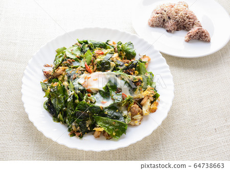 A white plate of delicious Stir-Fried Baegu Leaves A white plate of delicious Stir-Fried Baegu Leaves 64738663