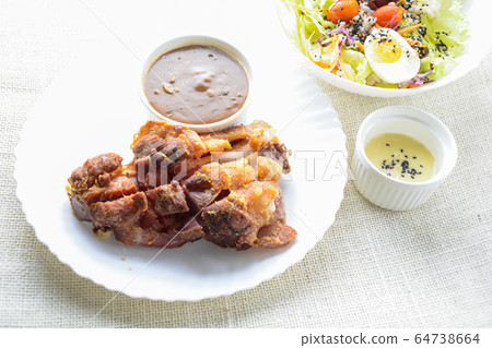 Deep fried pork knuckle with mushroom gravy Deep fried pork knuckle with mushroom gravy 64738664