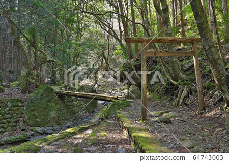 [川上山若宮八man神社（三木瀑布）]三重縣津市三杉町川上 64743003