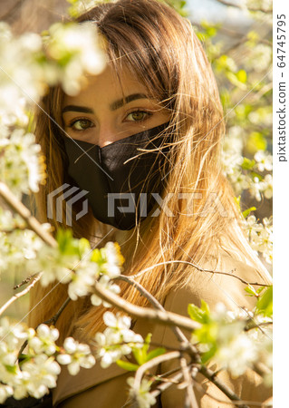 woman with mask 64745795